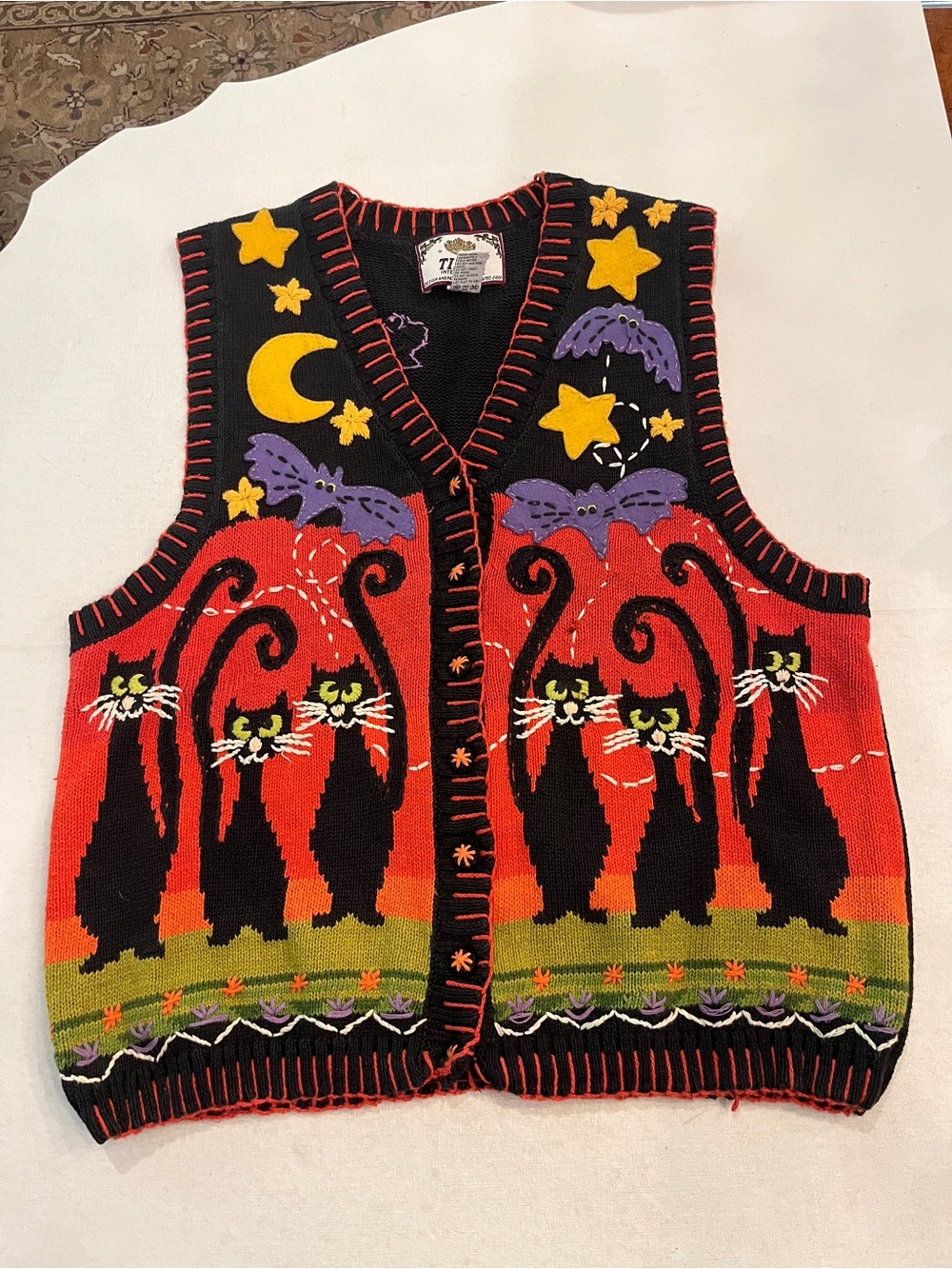 Vintage Tiara knit Black & Orange Cat & Bat Halloween sweater vest. Amazing!